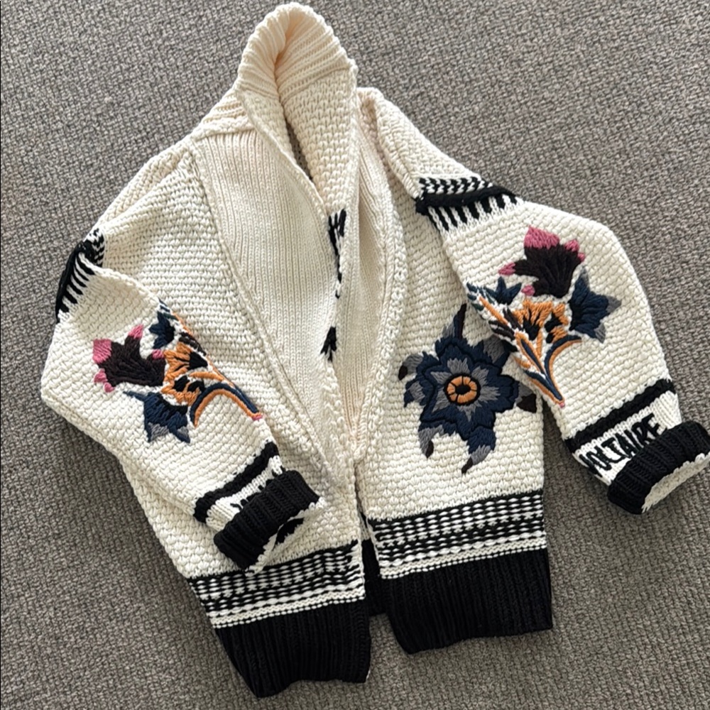 NEVER WORN! Floral Knit Women's Sweater - Cream and Black
